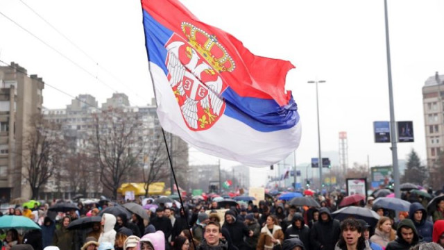 Ранени след като кола се вряза в протеста в Сърбия